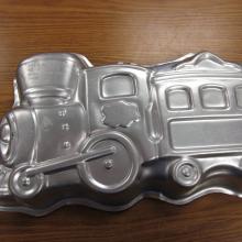 train cake pan