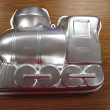 train cake pan