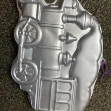 train cake pan